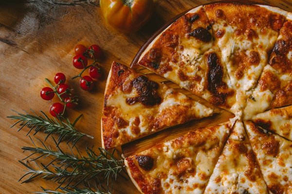 Quels sont les ingrédients pour faire une pizza ?
